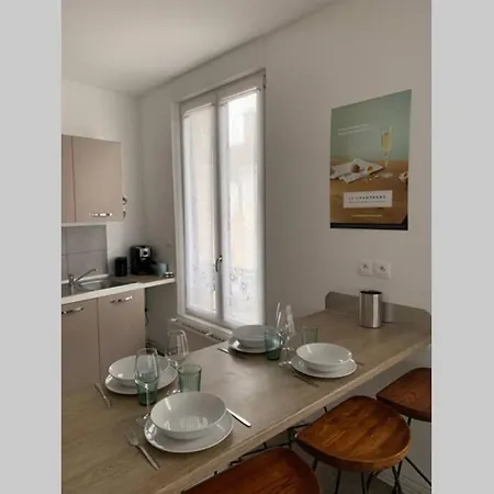 Dom Perignon, Magnifique Au Coeur Du Centre D'epernay 아파트