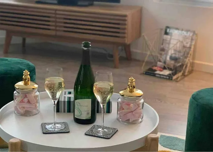 Dom Perignon, Magnifique Au Coeur Du Centre D'epernay * Épernay