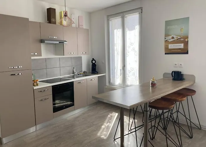 Dom Perignon, Magnifique Au Coeur Du Centre D'epernay Appartement Épernay